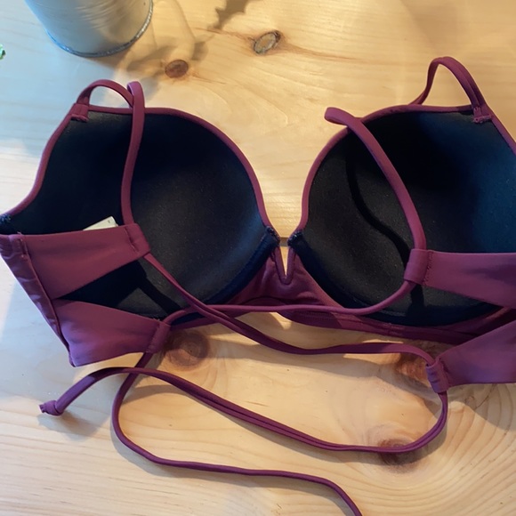 Hollister✨Burgundy Bikini Top✨NEVER WORN - Picture 4 of 4